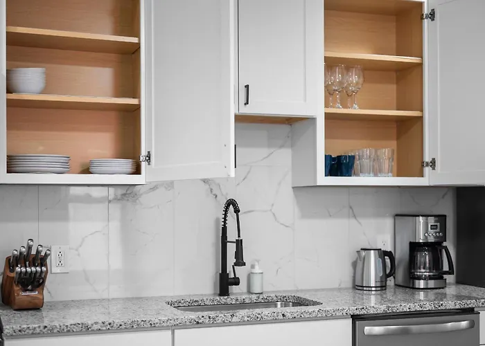 Apartment Lawrenceville 2 Spacious And Stylish Two Bedroom With Free Street Parking