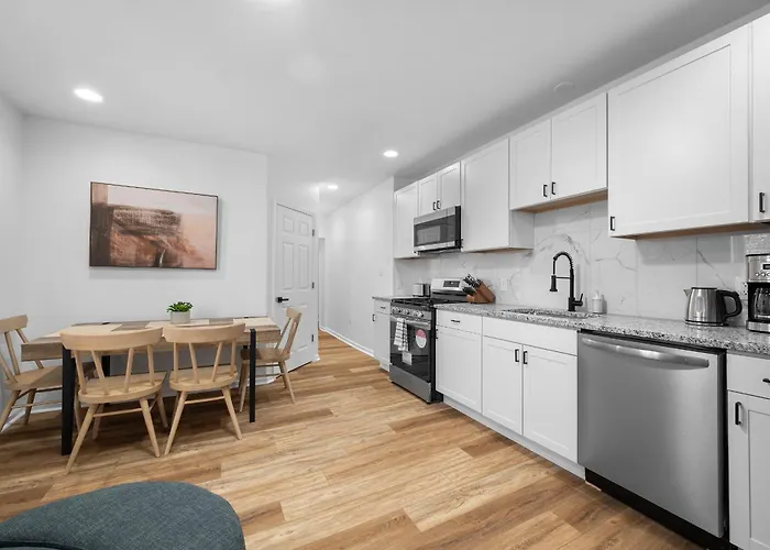 Lawrenceville 2 Spacious And Stylish Two Bedroom With Free Street Parking Apartment