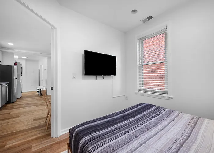 Lawrenceville 2 Spacious And Stylish Two Bedroom With Free Street Parking * Pittsburgh