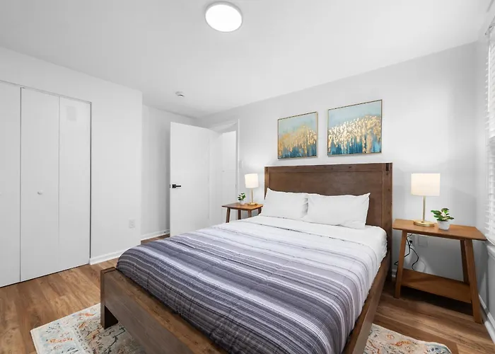 Lawrenceville 2 Spacious And Stylish Two Bedroom With Free Street Parking Apartment