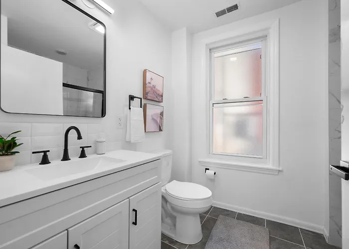 Apartment Lawrenceville 2 Spacious And Stylish Two Bedroom With Free Street Parking