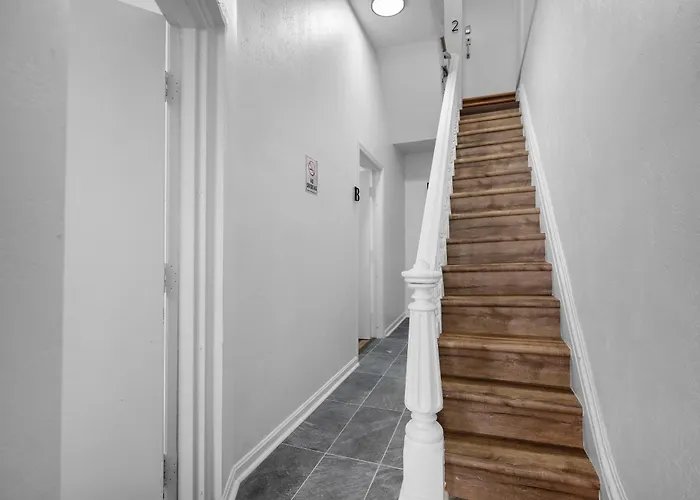 Lawrenceville 2 Spacious And Stylish Two Bedroom With Free Street Parking Pittsburgh