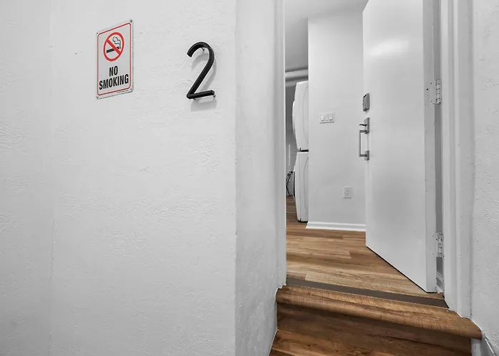 Lawrenceville 2 Spacious And Stylish Two Bedroom With Free Street Parking Apartment *