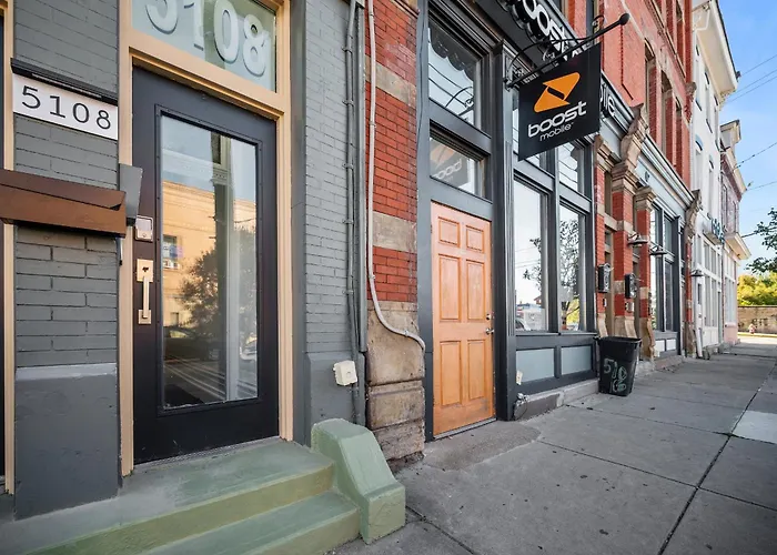 Lawrenceville 2 Spacious And Stylish Two Bedroom With Free Street Parking Pittsburgh
